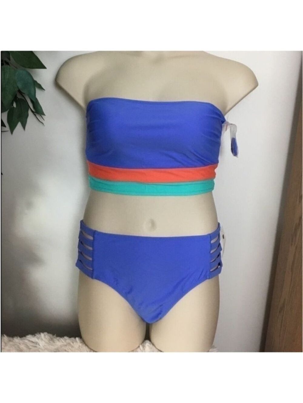 SO bikini Woman’s Juniors size XLarge (15-17)
Blue orange and green